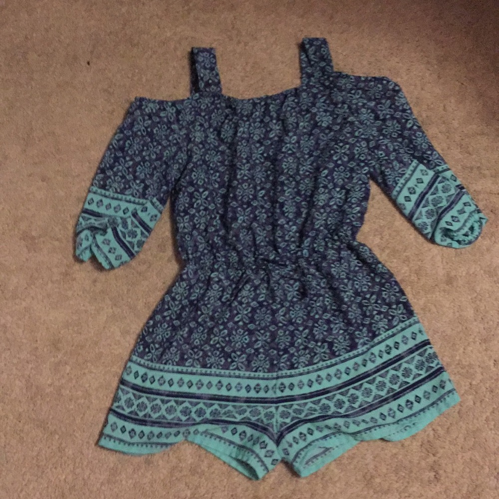 A bule  jumpsuit