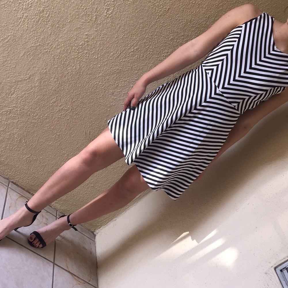 Sleeveless black and white party dress