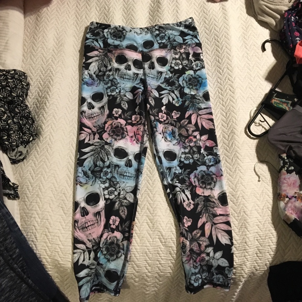 Fun Halloween leggings with skulls