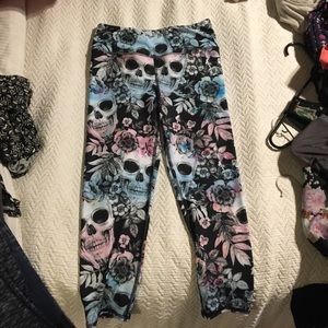 Fun Halloween leggings with skulls