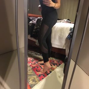 Black Capri, high waisted, mess lulu pants