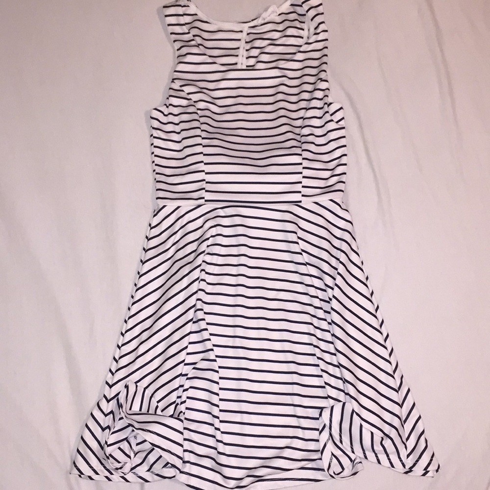 Style Rack white& Blue lines contrast