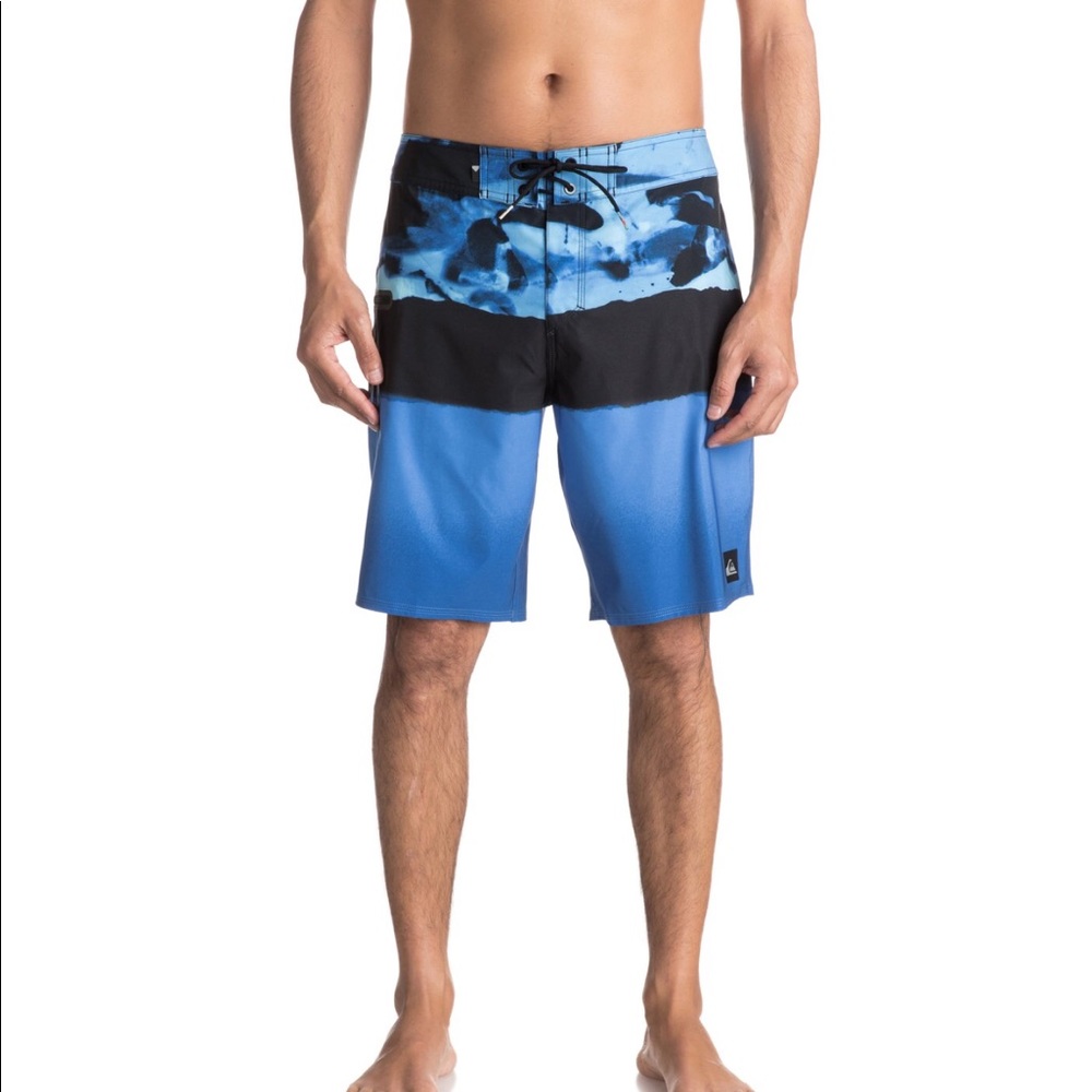 Quicksilver blocked camo size 32!