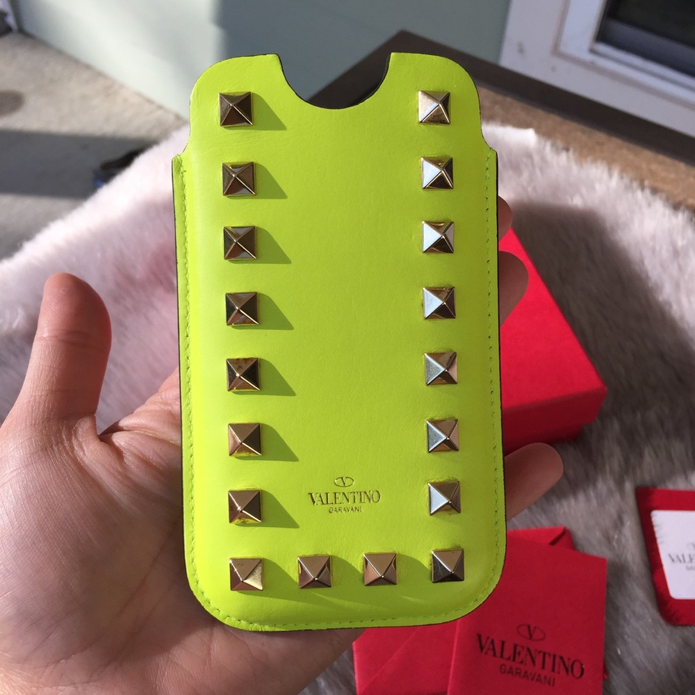 Authentic VALENTINO Rockstud Case/Card Holder - Picture 2 of 7