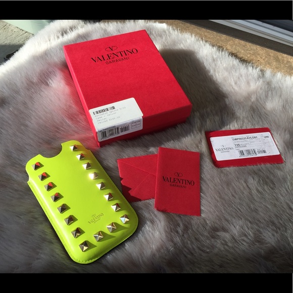 Accessories - Authentic VALENTINO Rockstud Case/Card Holder