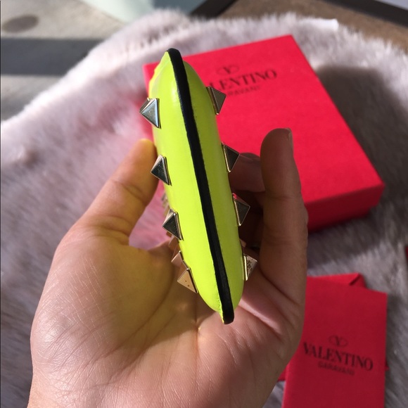 Authentic VALENTINO Rockstud Case/Card Holder - Picture 3 of 7