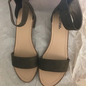 Justfab Min sandal in olive
