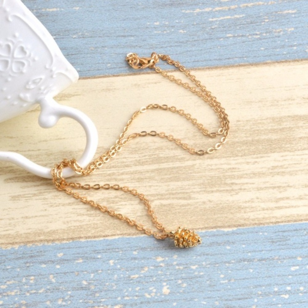 🌲 Dainty metallic pinecone necklace 🌲