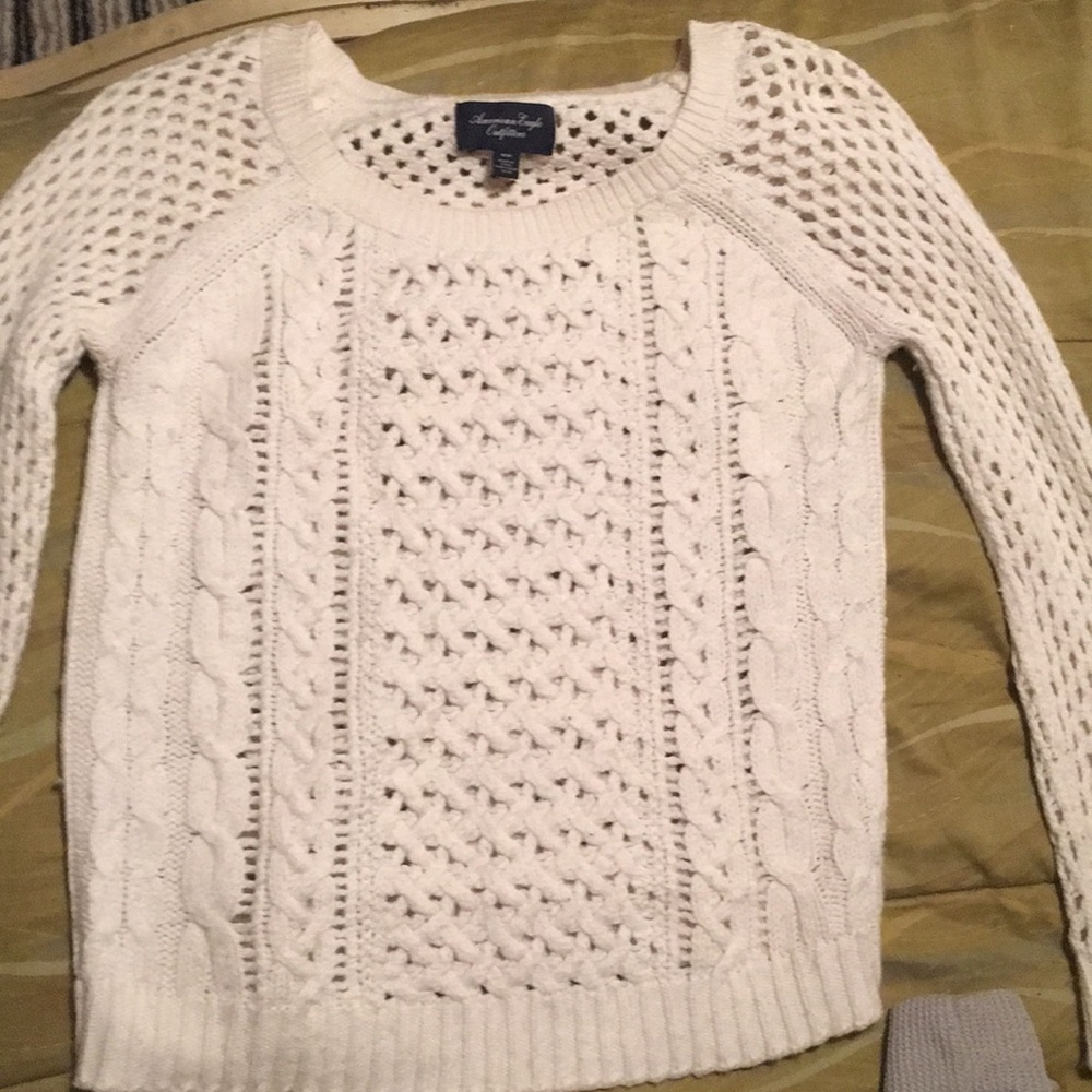American Eagle Outfitters white sweater size M