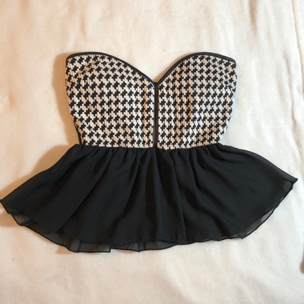 ❌5/$20 Houndstooth and black chiffon crop top