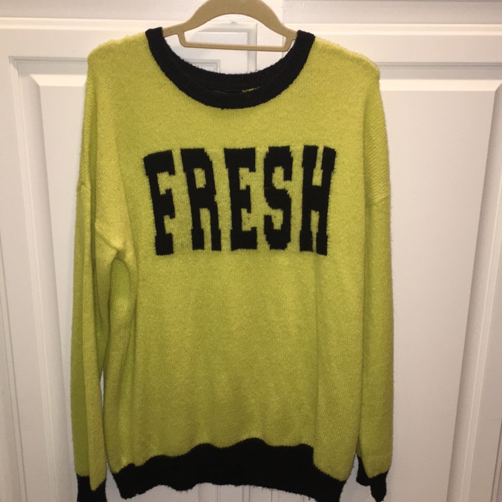 Super fresh yellow and black cozy jacket!