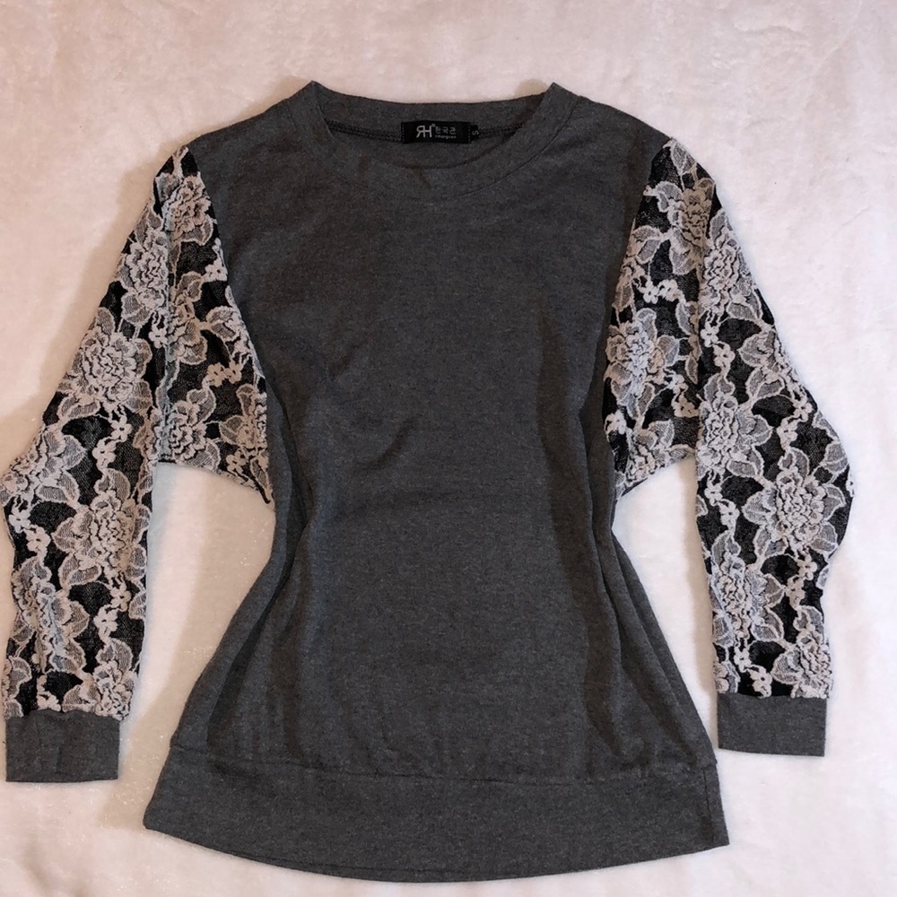 ❌5/$20 ivory black floral design 3/4” sleeve shirt