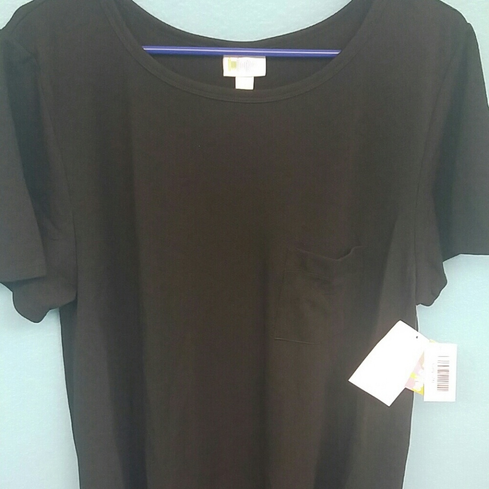 NWT. LuLaRoe 2XL Carly. Solid black.