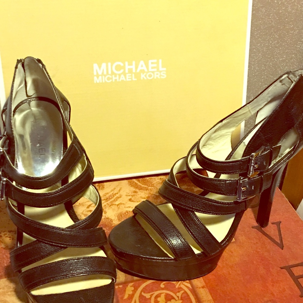 Michael Kors stunning black strappy sandal size 10