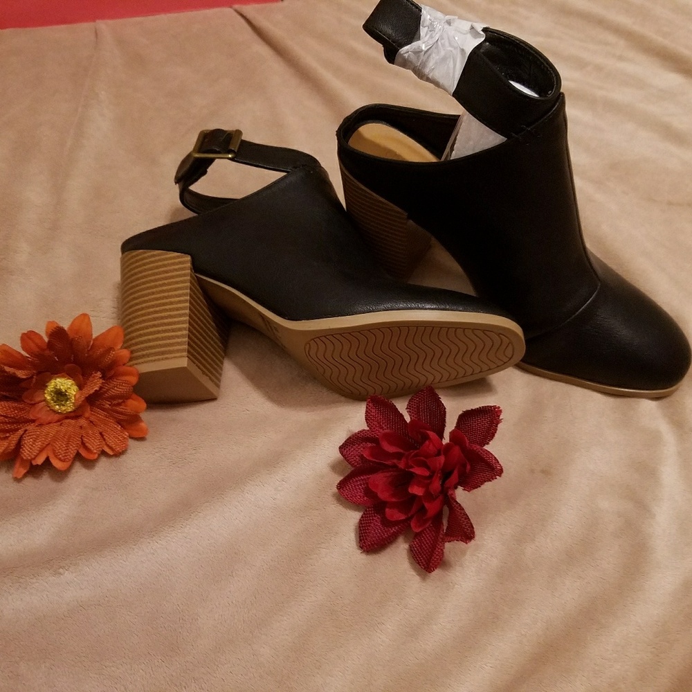 booties - Picture 2 of 2