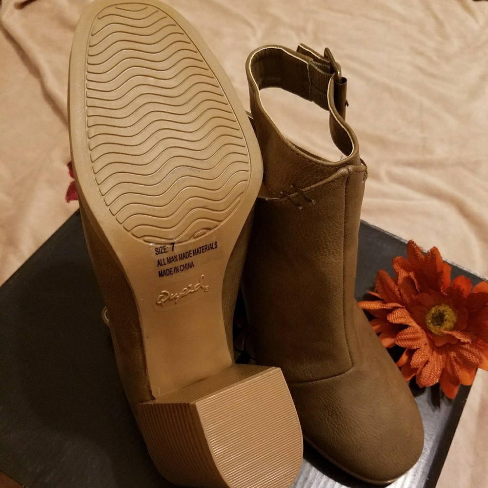 booties - Picture 2 of 2