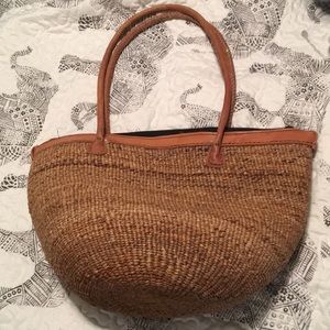 Woven straw bag with leather straps