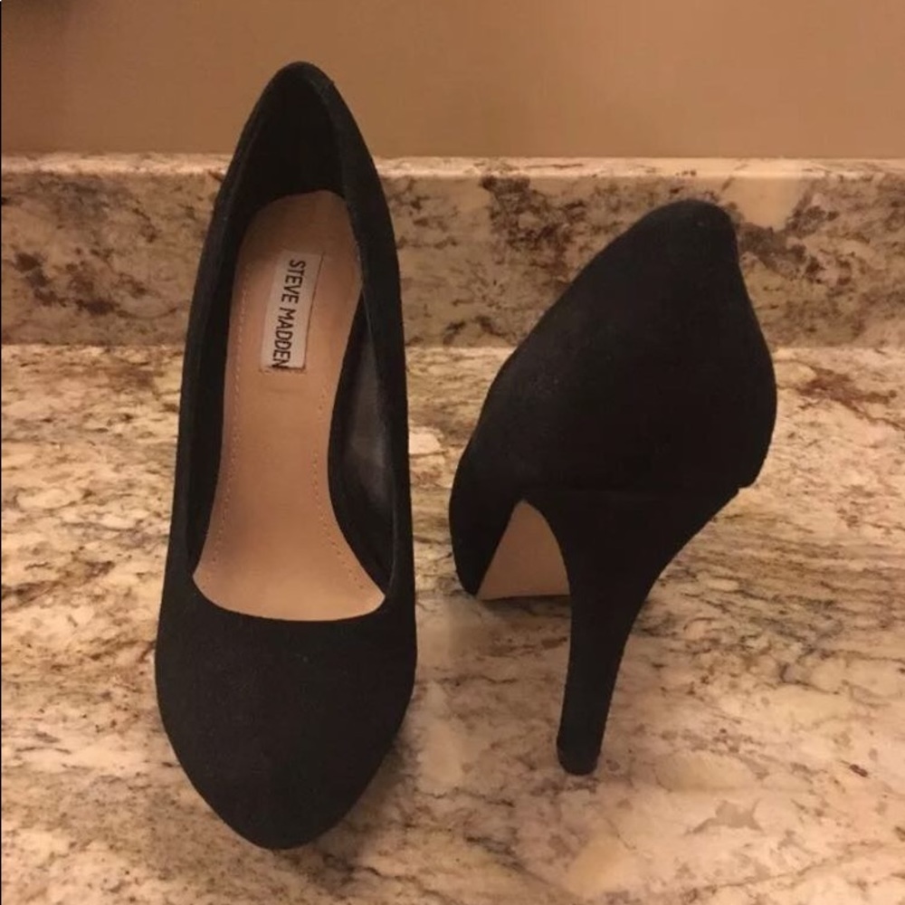 Nearly new Steve Madden traisie pump size 8.5M BLK