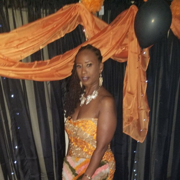 Meet your Posher, Lucretia - Picture 1 of 1