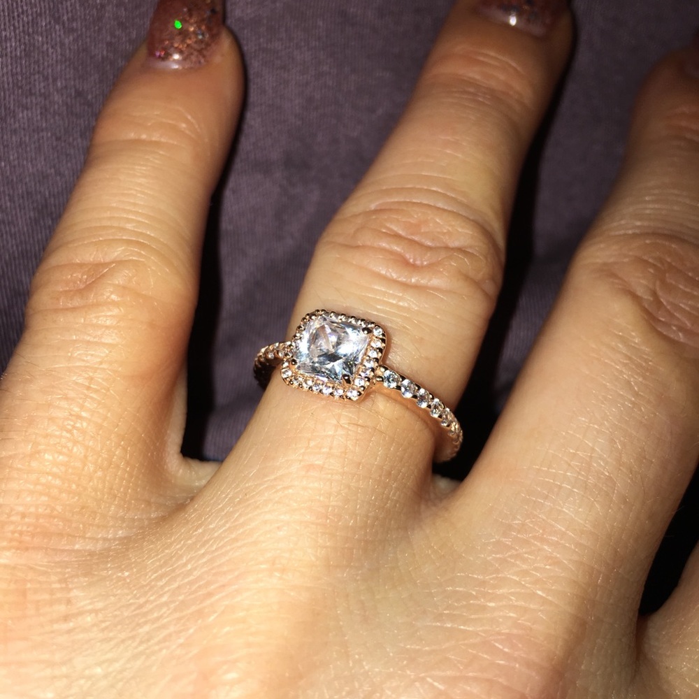 Pandora rose gold ring sz6