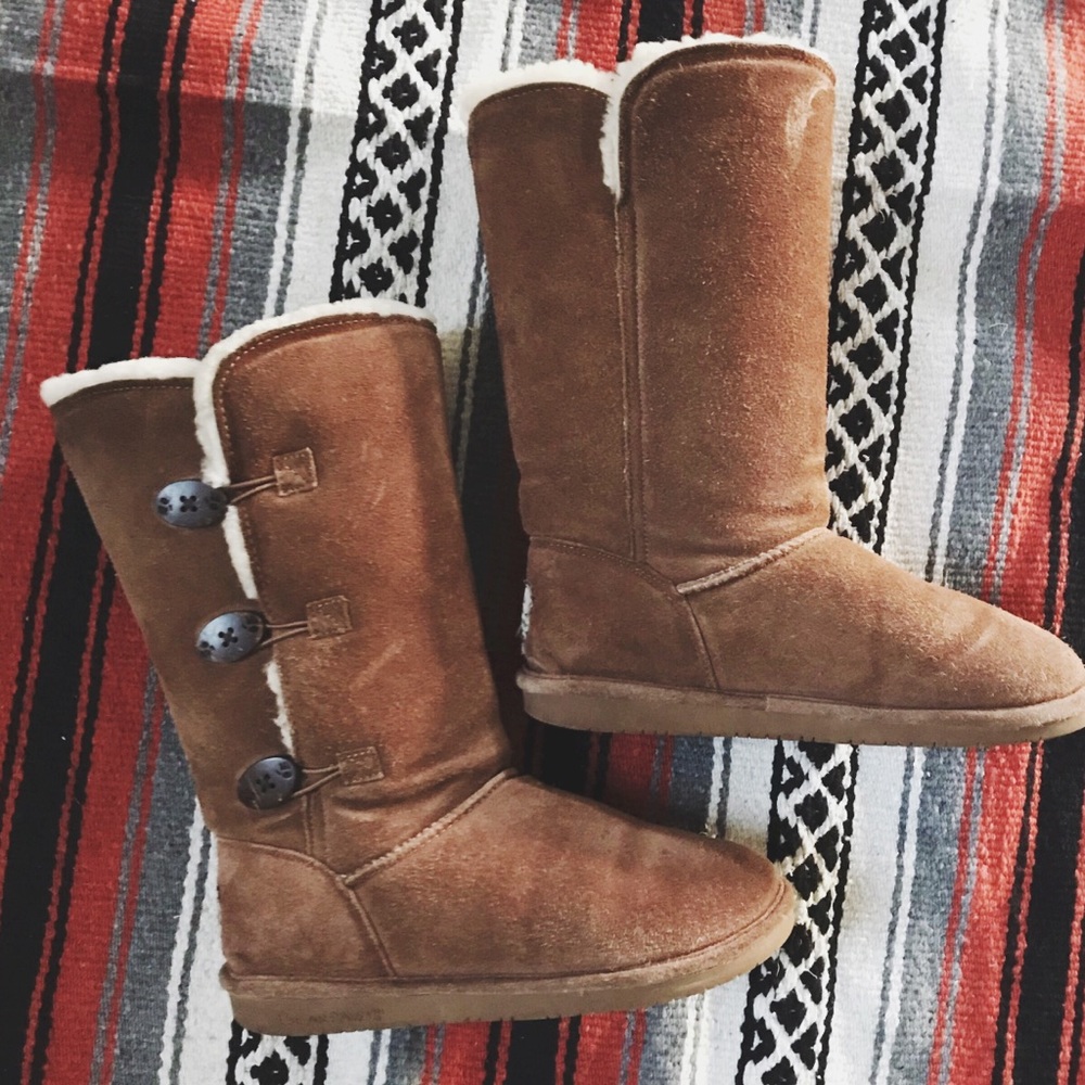 bearpaw sherpa lined button boots mid calf