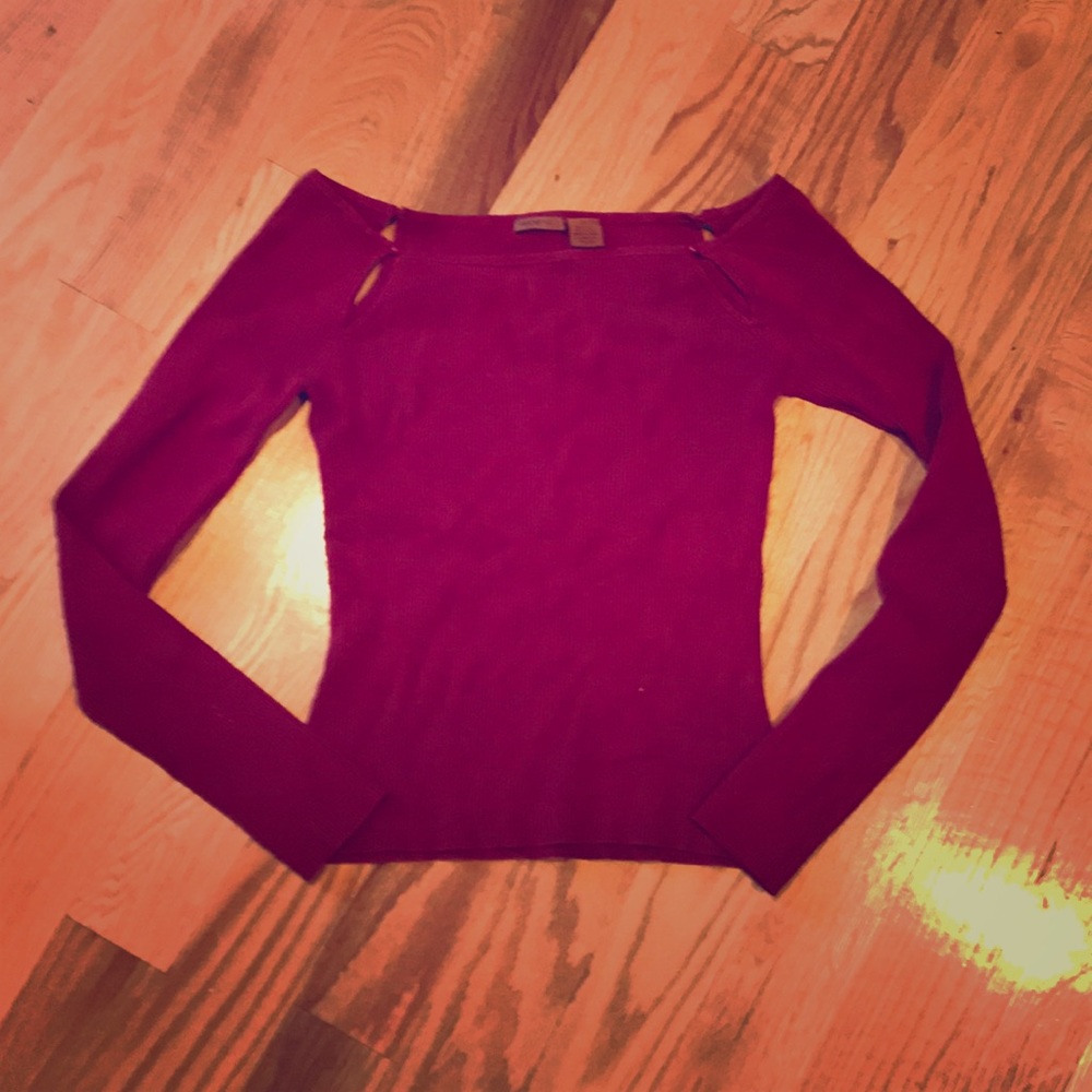 Cold shoulder long sleeve top.