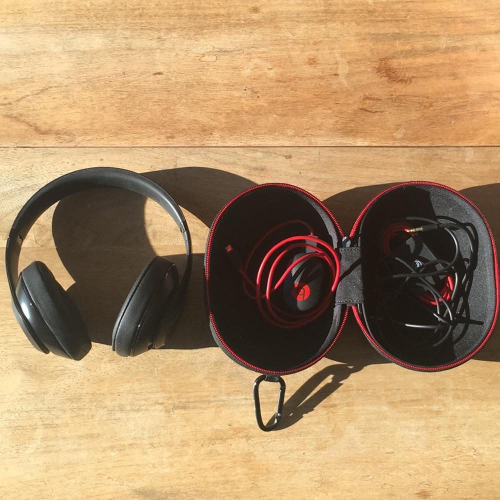 Beats studio wireless headphoness