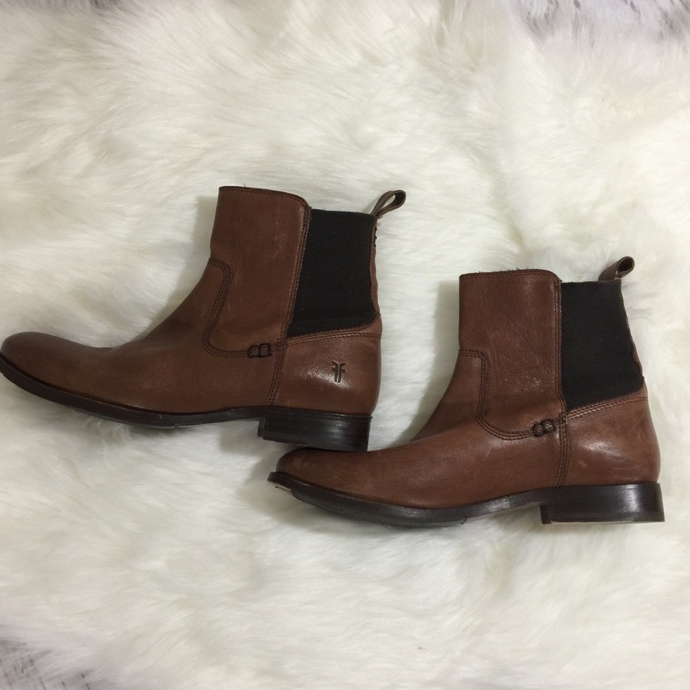 FRYE Chelsea Erin Distressed Booties