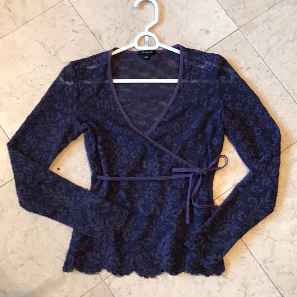 Lace long sleeve v-neck top