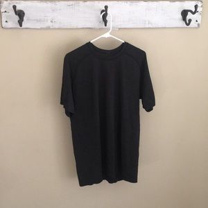 men’s lululemon tshirt •