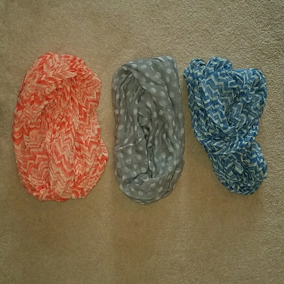 Fun Fashionable Infinity Scarf bundle - Picture 1 of 4