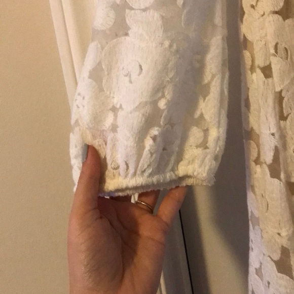 White/ créame laced dress. Small - Picture 4 of 5