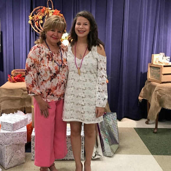 White/ créame laced dress. Small - Picture 2 of 5