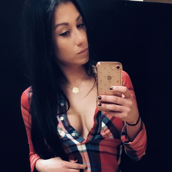 Meet your Posher, Sarah - Picture 2 of 4