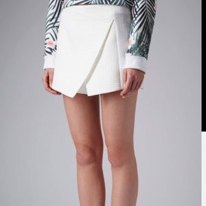 Chic White TOPSHOP Skort • Size 4