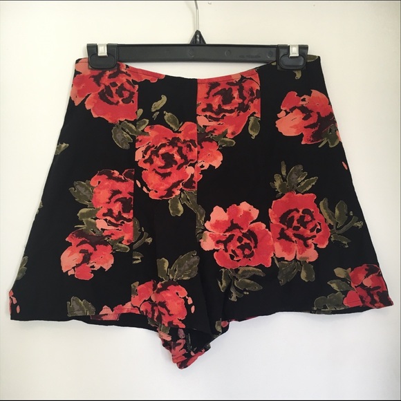 Kimchi Blue UO - floral high waisted shorts - Picture 2 of 5