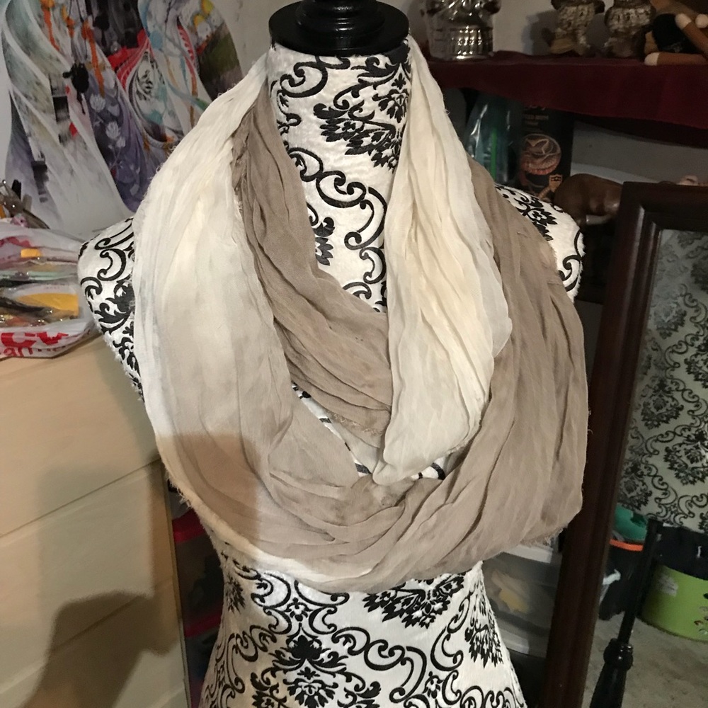 Michael Stars ⭐️ infinity scarf, ombré colors !