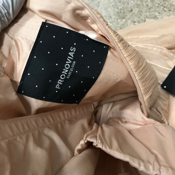 Pronovias Barcelona PEACH color gown😍 - Picture 2 of 8