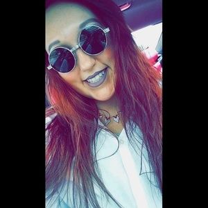 Meet your Posher, Olivia