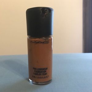 MAC Pro Longwear NC50