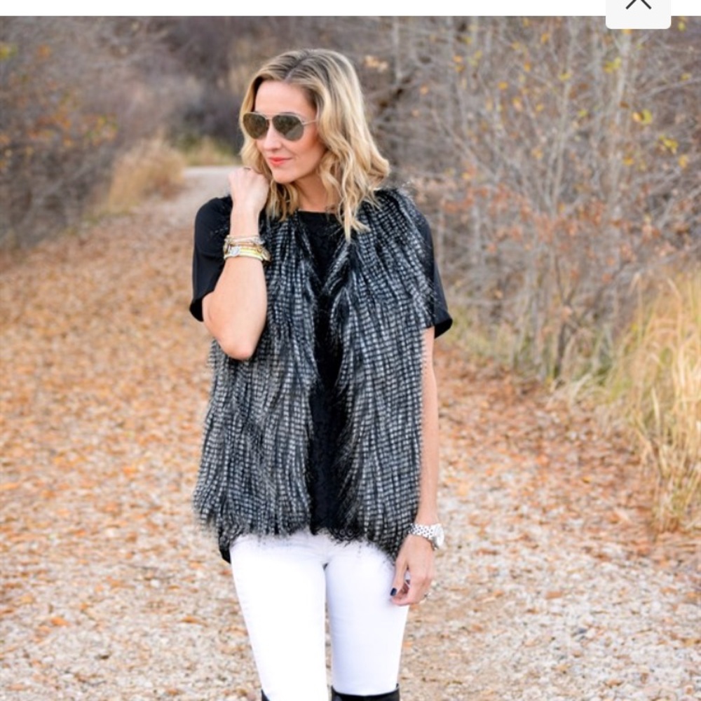 NWT faux fur vest Large