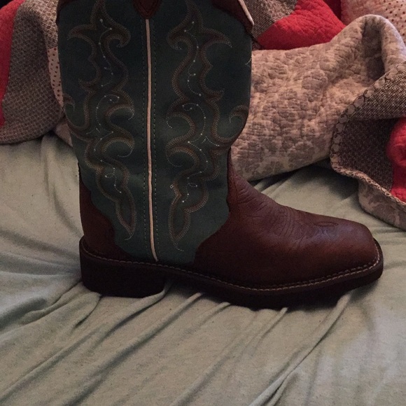 Ladies Gypsy Justin boots size8-1/2 B. Brand new - Picture 3 of 4