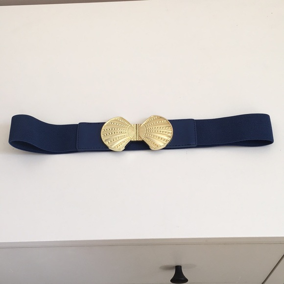 Charming Charlie Accessories - Charming Charlie Seashell Navy & Gold Belt Size M