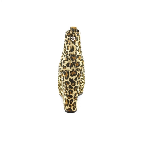 BCBGeneration Vance 2 Boots🍁 - Picture 2 of 6