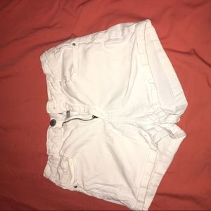 REFUGE WHITE SHORTS