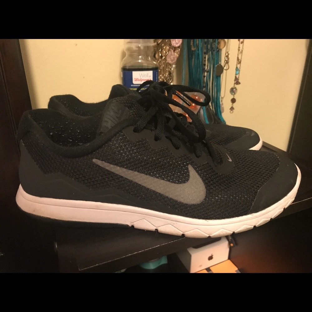 Nike brand size 7 black and white