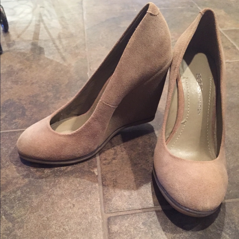 Gorgeous tan wedge