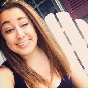 Meet your Posher, Elizabeth