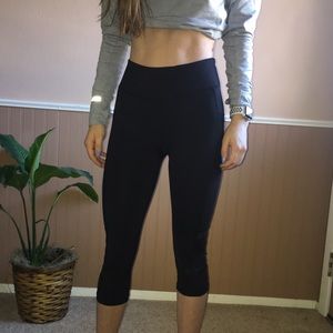 Black cropped Senita Athletic Leggings