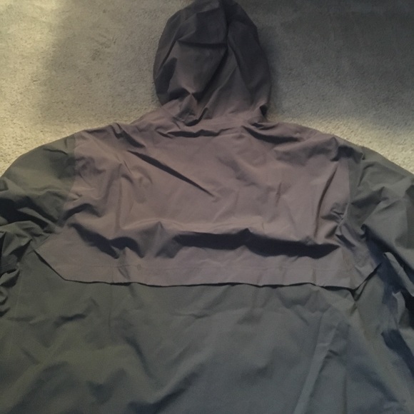 NWT Nike storm fit JACKET. Grey. Gorgeous jacket. - Picture 4 of 4